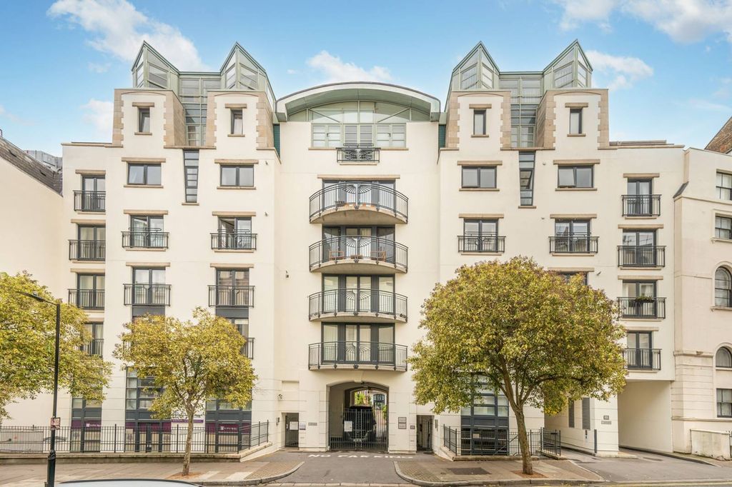 Property photo 2 of 11