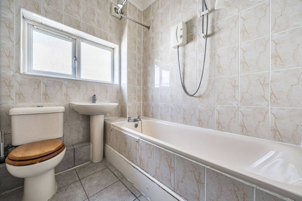 Property photo 2 of 23