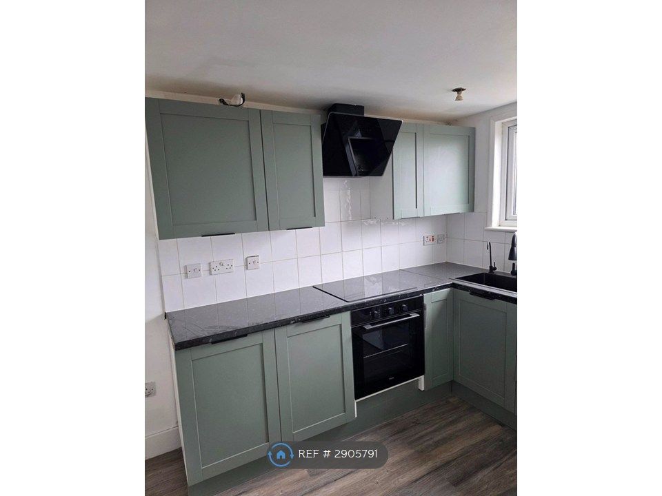 Property photo 2 of 6 Kitchen