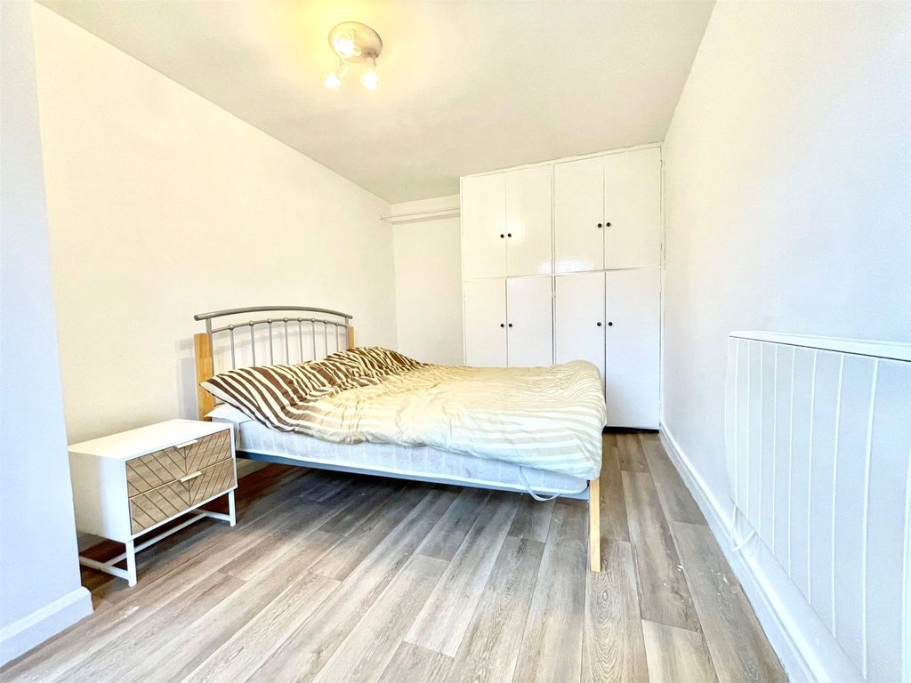 Property photo 3 of 6 Bedroom 1