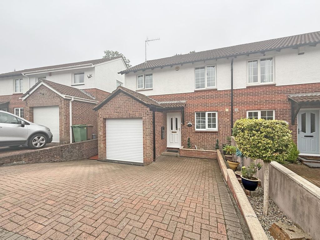 Property photo 1 of 16 Canterbury Drive 16 - Front.Jpg