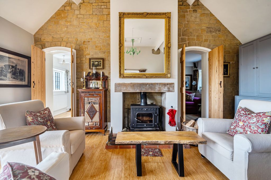 Property photo 2 of 22 Living Room