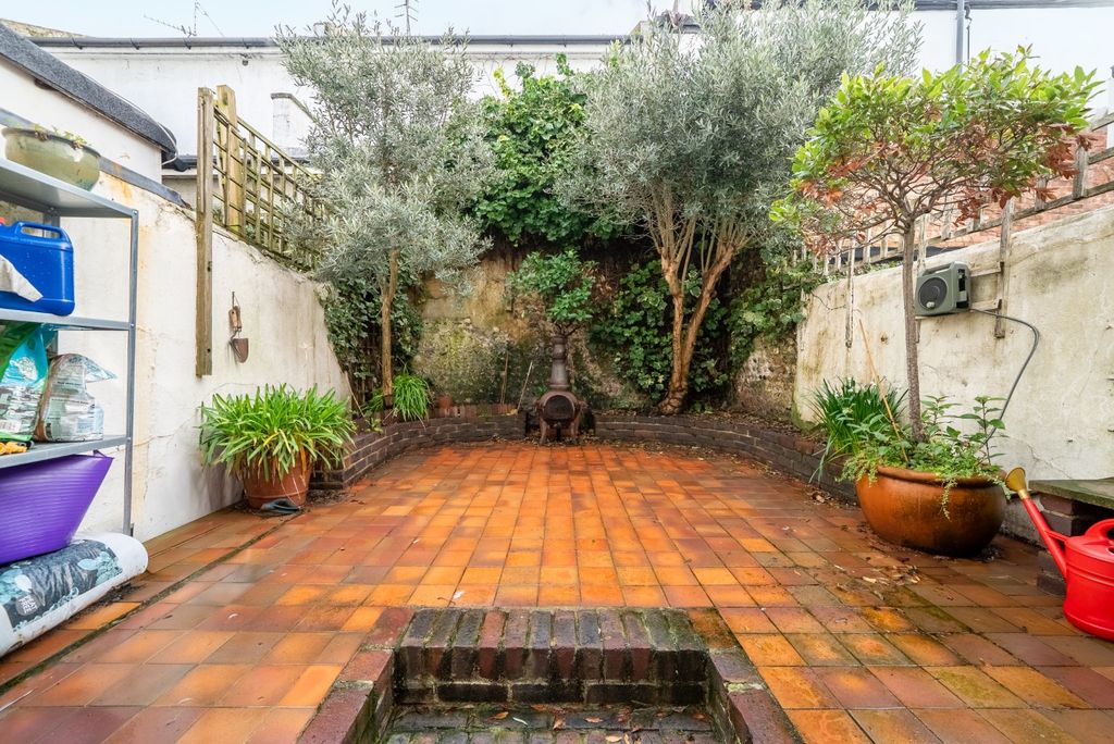 Property photo 2 of 15 4109373