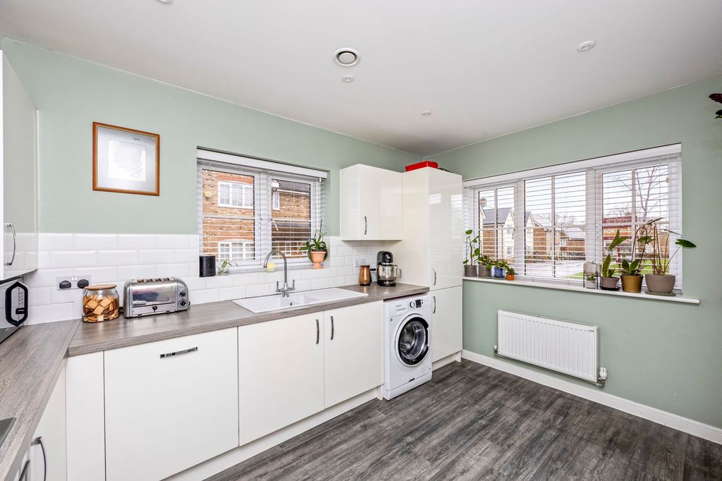 Property photo 3 of 18 Kitchen