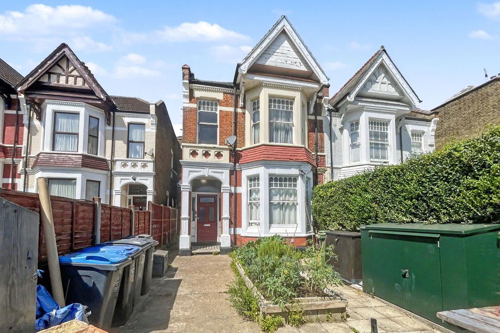 Property photo 1 of 9 37c Sellons Avenue, Harlesden, London Nw10 4Hj