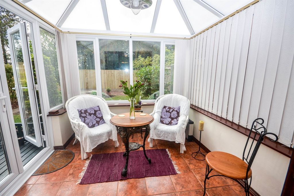 Property photo 3 of 18 Conservatory
