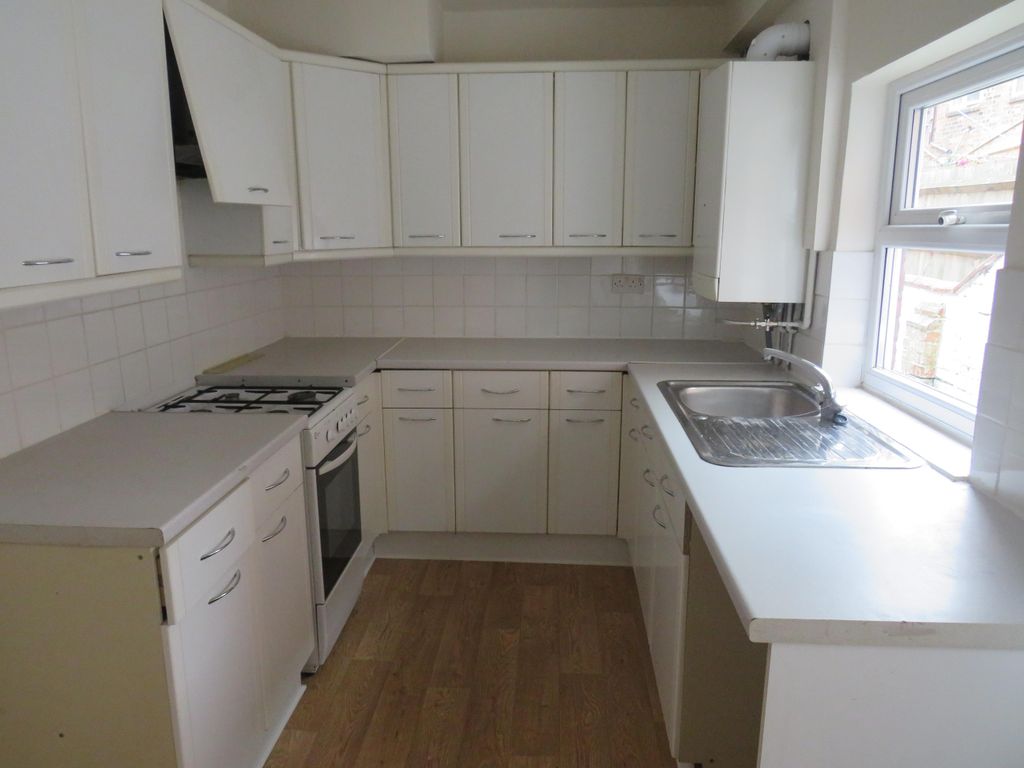 Property photo 3 of 7 Kitchen