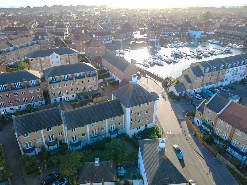 Property photo 2 of 19