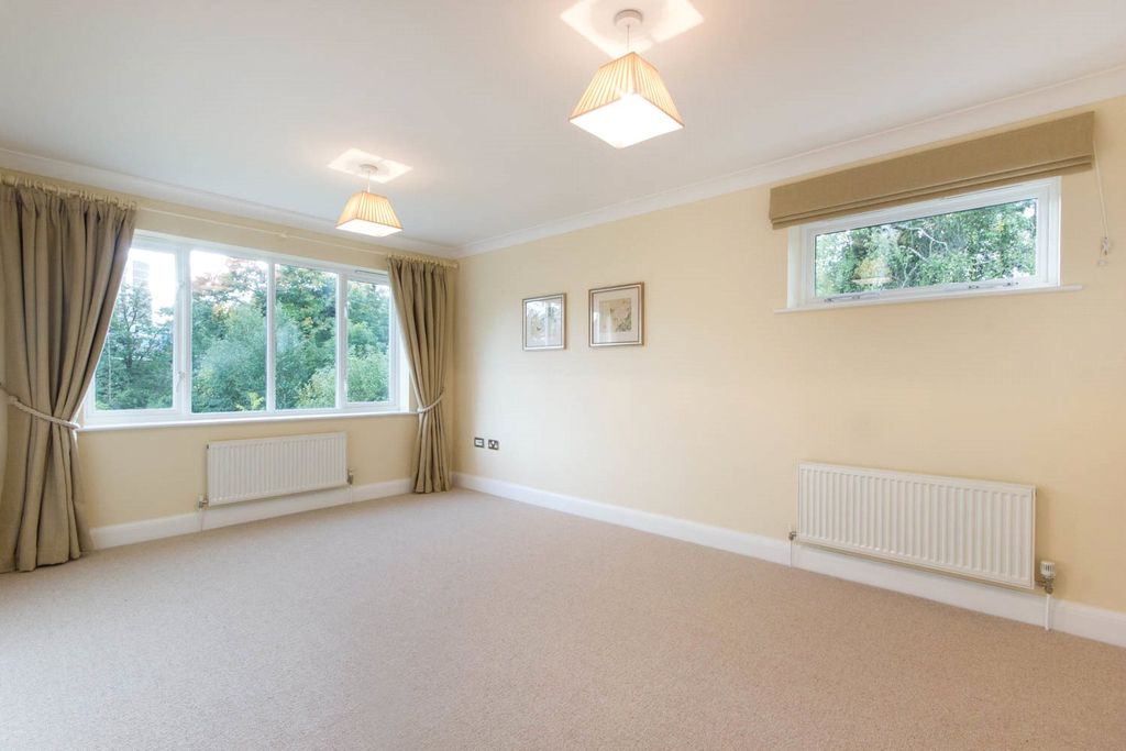 Property photo 2 of 10 Sitting Room