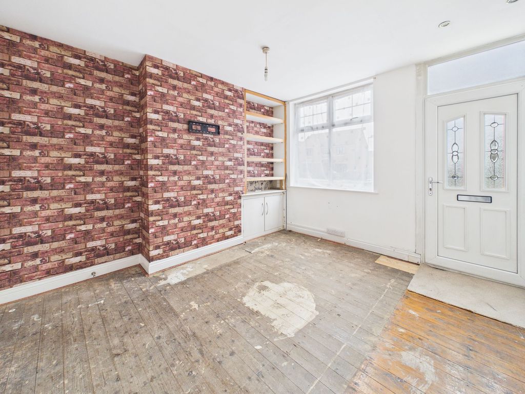 Property photo 2 of 9 Lounge