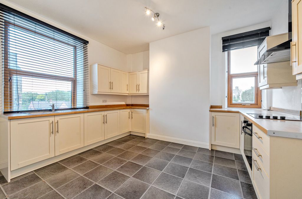 Property photo 3 of 18 1361193-9-68Dfaae...