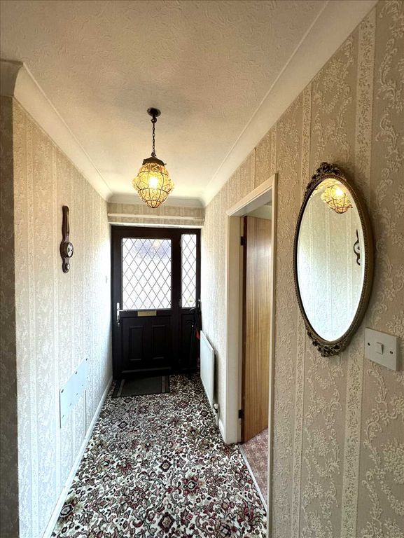 Property photo 2 of 12 Side Entrance Hall: