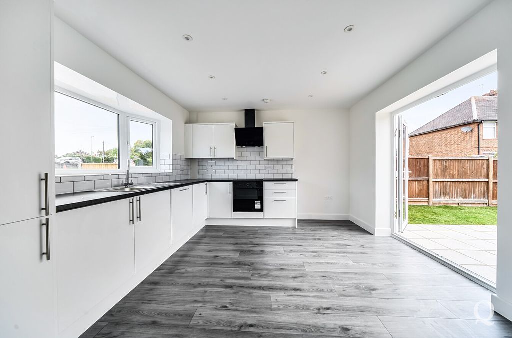 Property photo 2 of 25 6Bc44520-9E72-4d2...