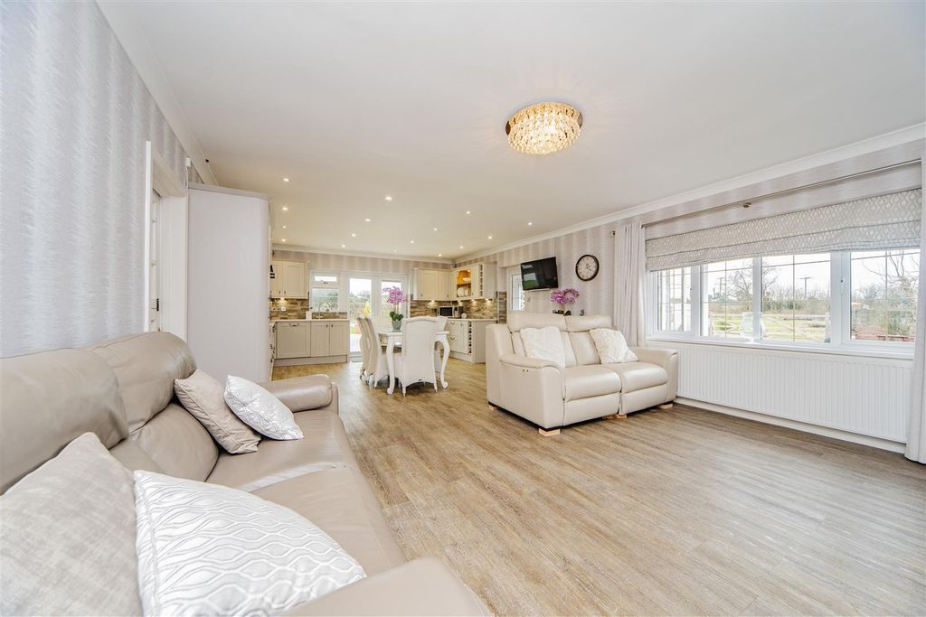 Property photo 2 of 40 P1268791.Jpg