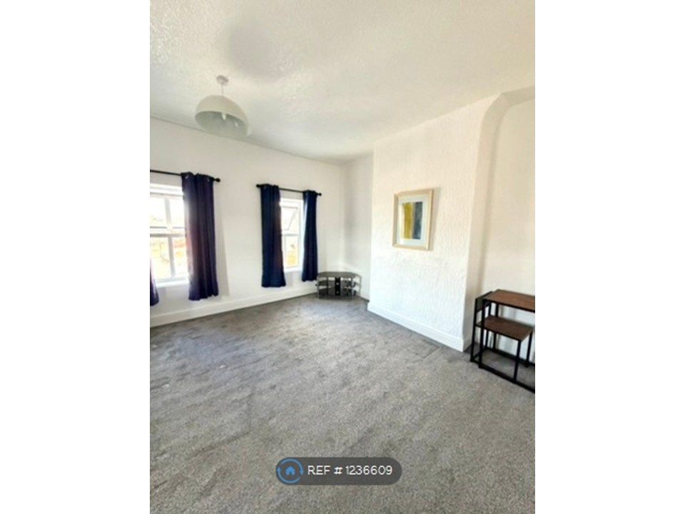 Property photo 3 of 10 Lounge