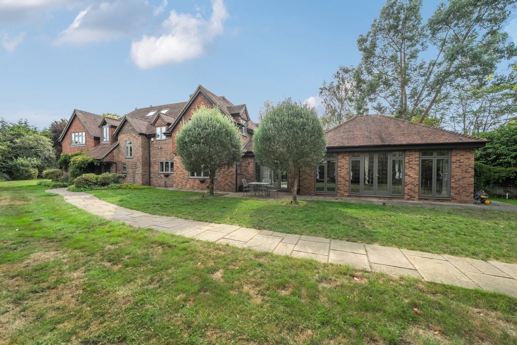 Property photo 1 of 20 1335255-2-689372c...