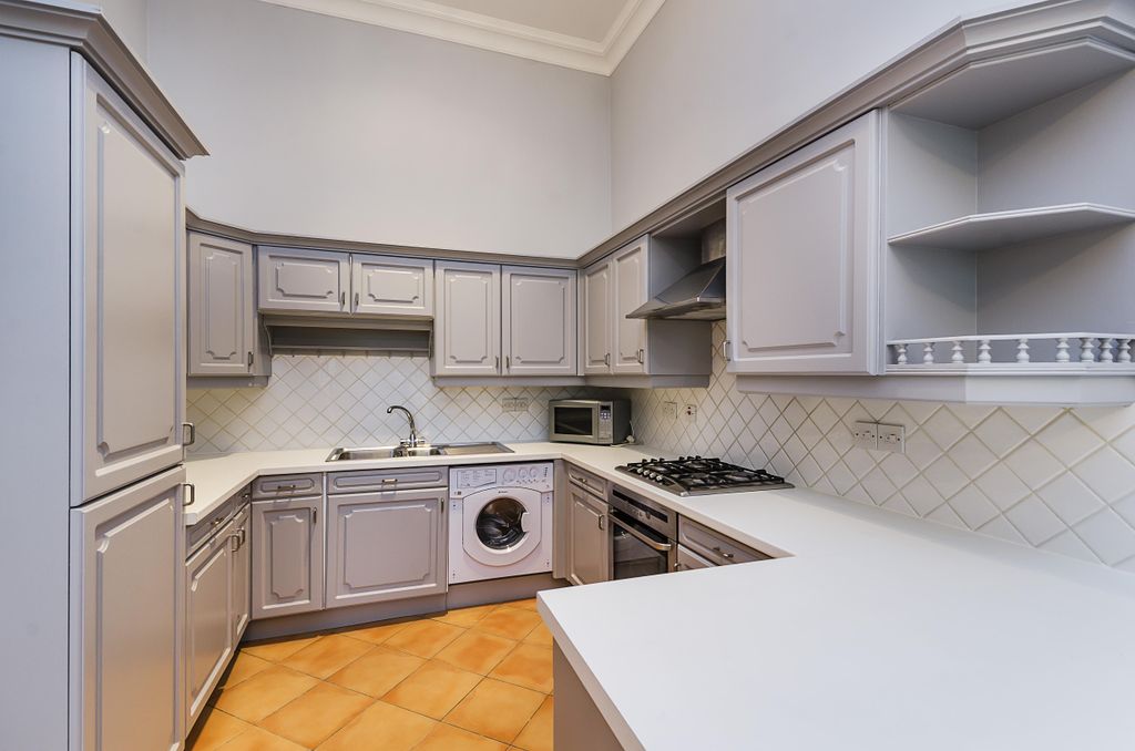 Property photo 2 of 8 Kitchen