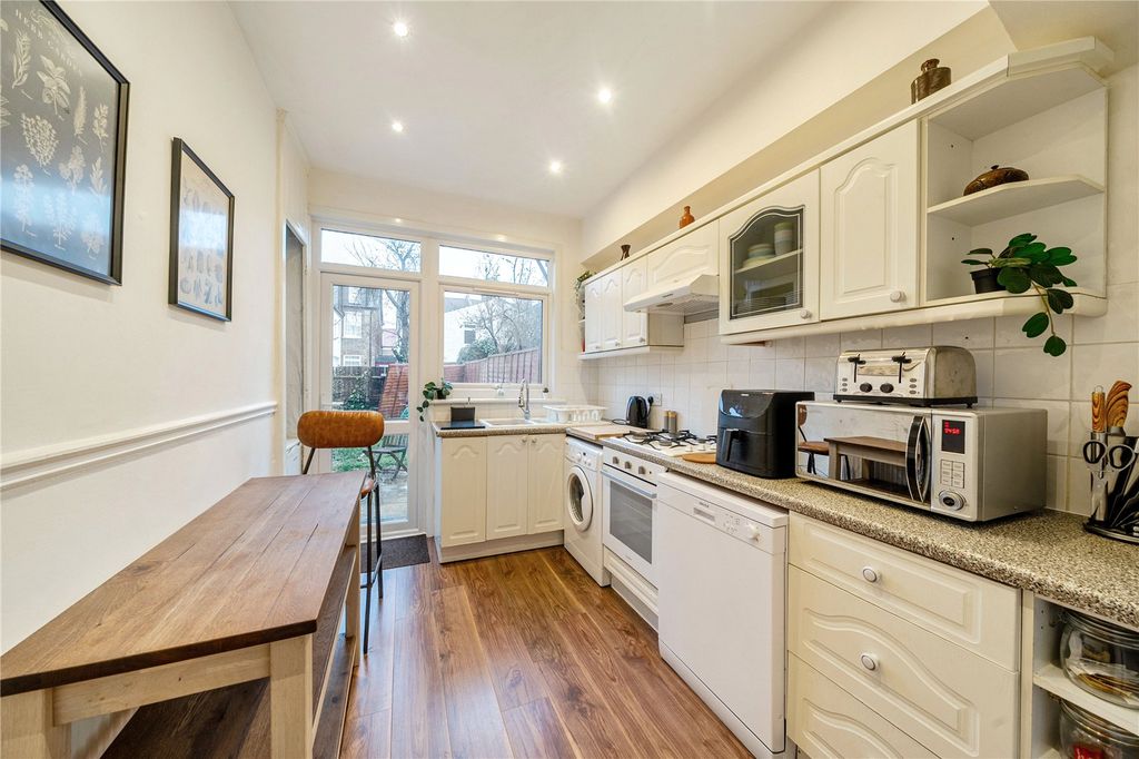 Property photo 3 of 8 Picture No. 13