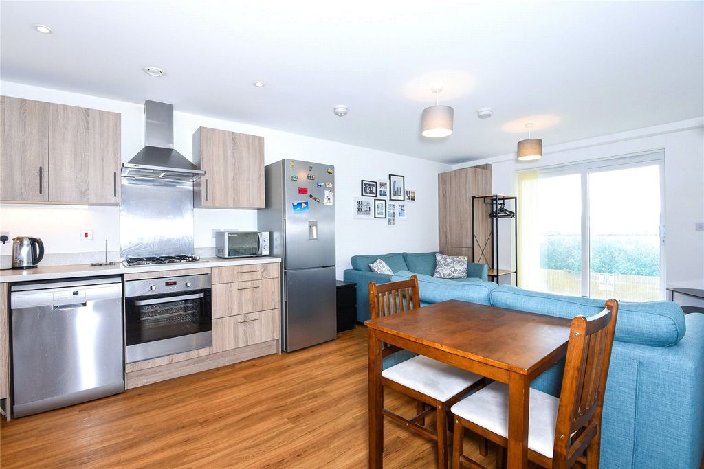 Property photo 2 of 8 Dining Area