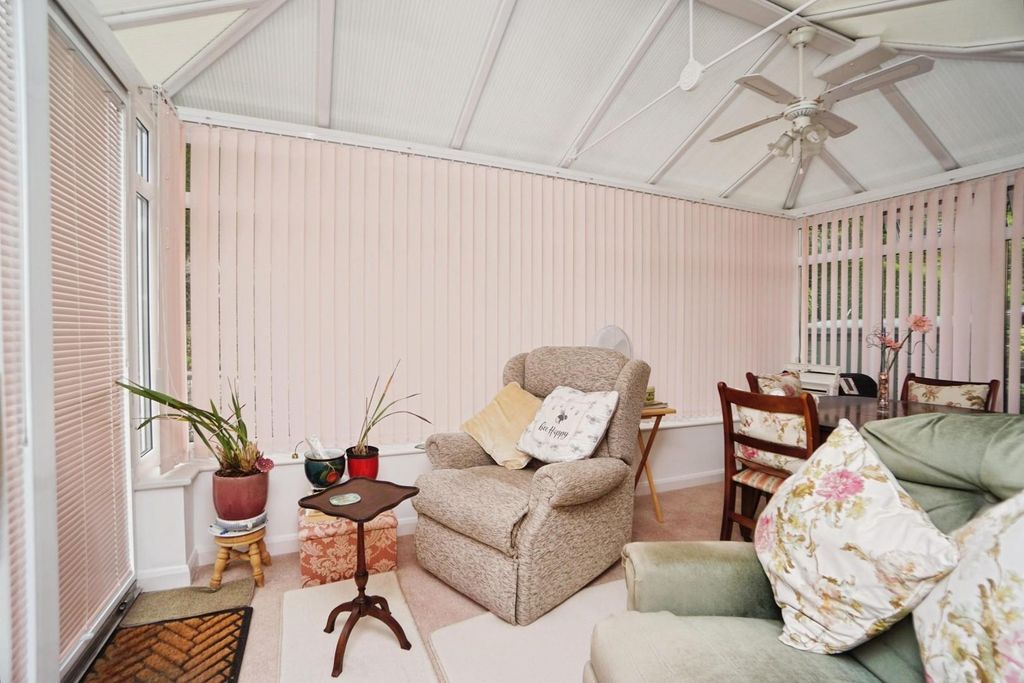 Property photo 2 of 23 Conservatory