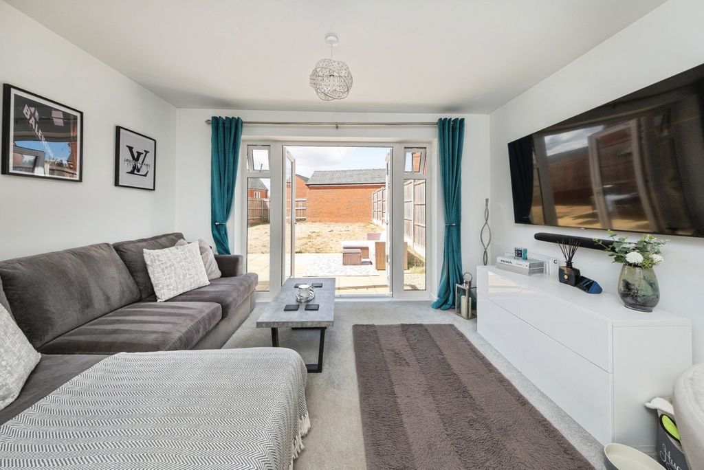Property photo 3 of 12 Pbox-Img.Jpg