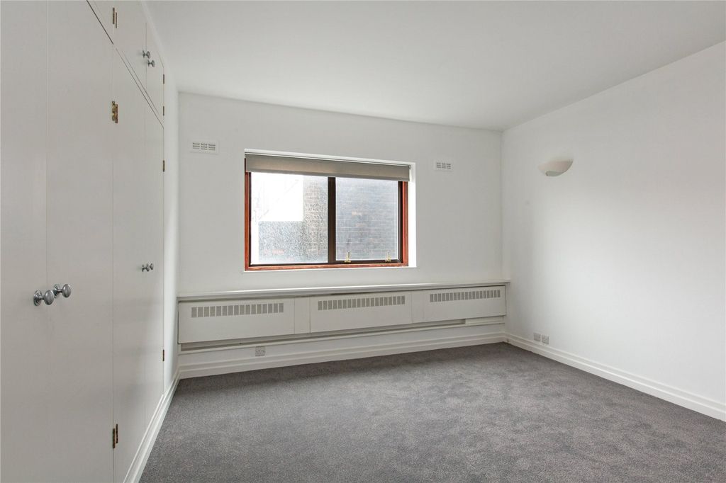 Property photo 3 of 9 Master Bedroom