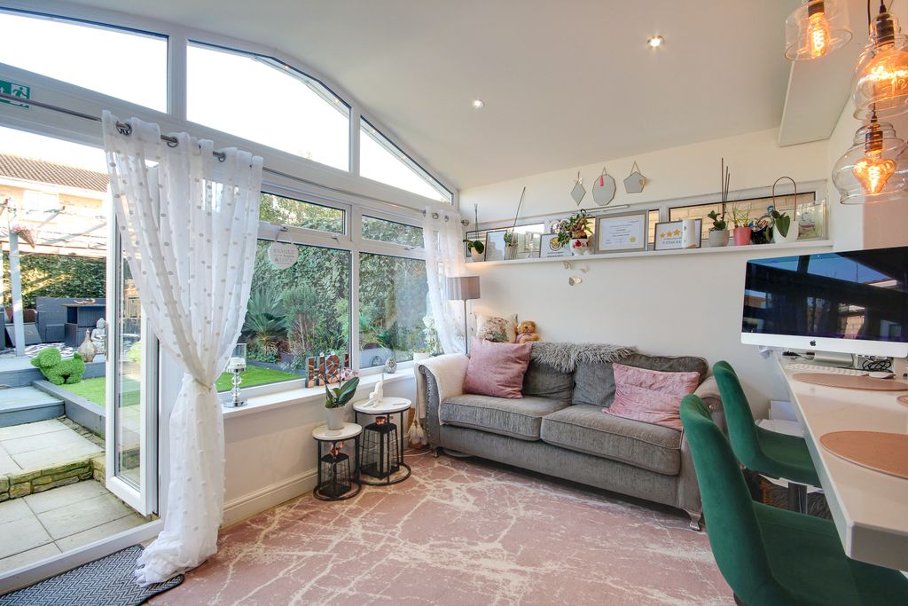 Property photo 3 of 19