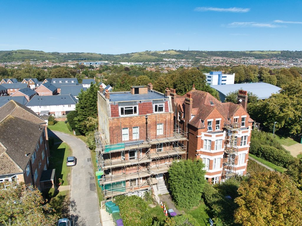 Property photo 3 of 10 Picture 3