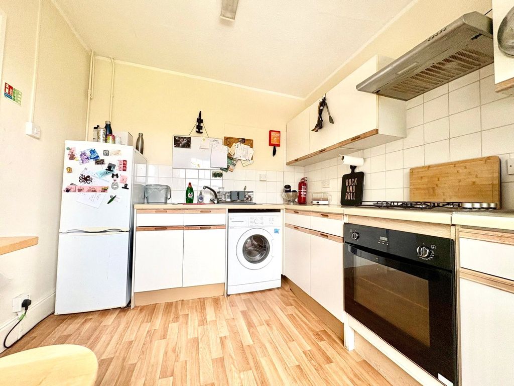 Property photo 2 of 6 Kitchen