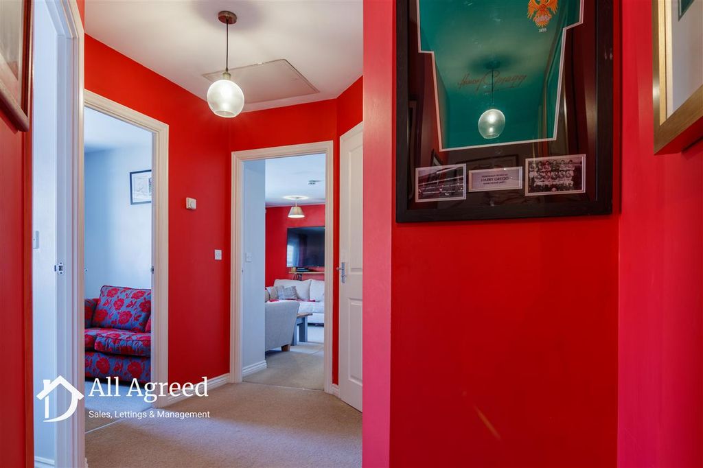 Property photo 2 of 12 Landing