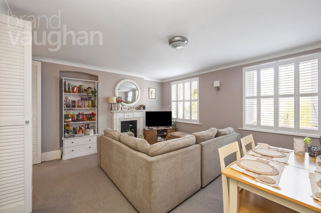 Property photo 2 of 17 Picture No. 01