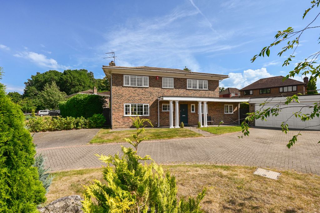 Property photo 1 of 14 1-Bloomsbury-Way (22)