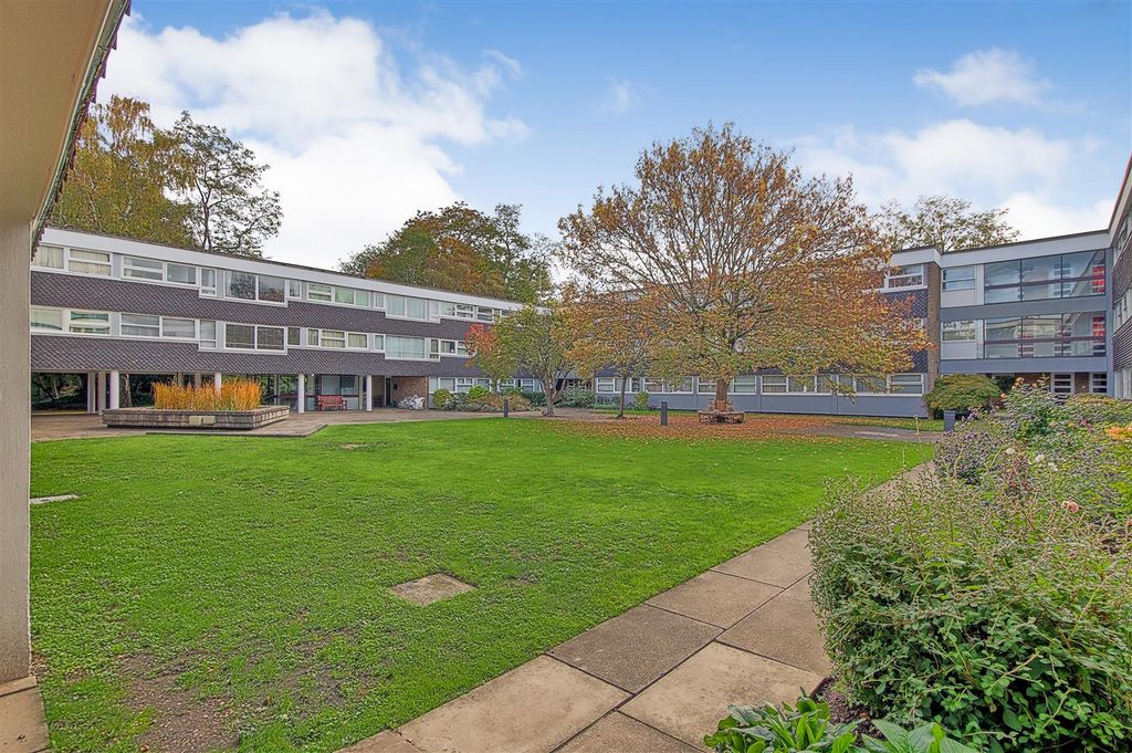 Property photo 2 of 17 Garden 4.Jpg