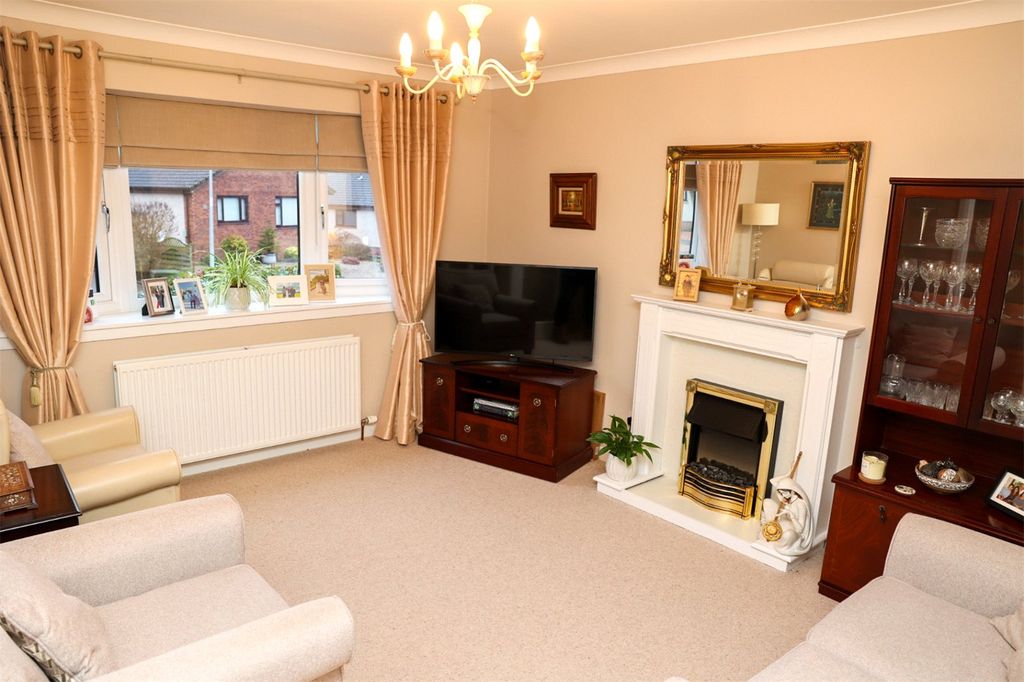 Property photo 2 of 20 Lounge