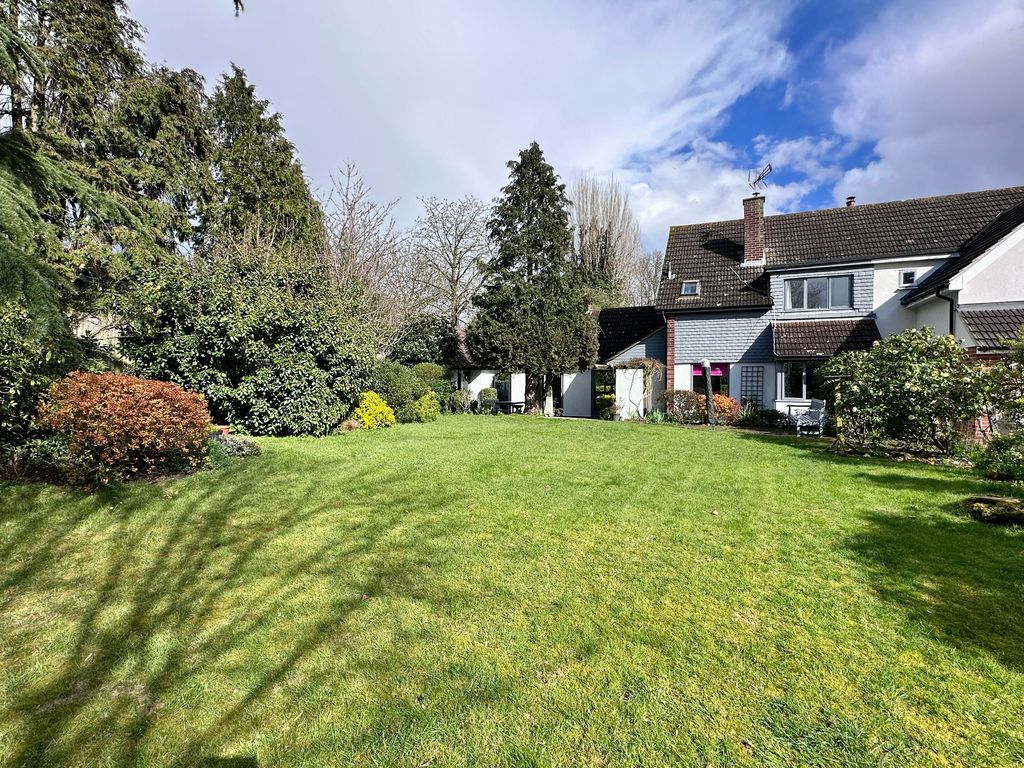 Property photo 2 of 24 Garden