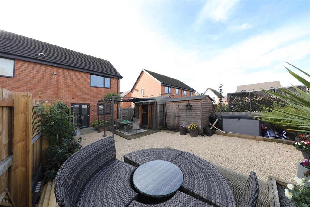 Property photo 3 of 16 Outside