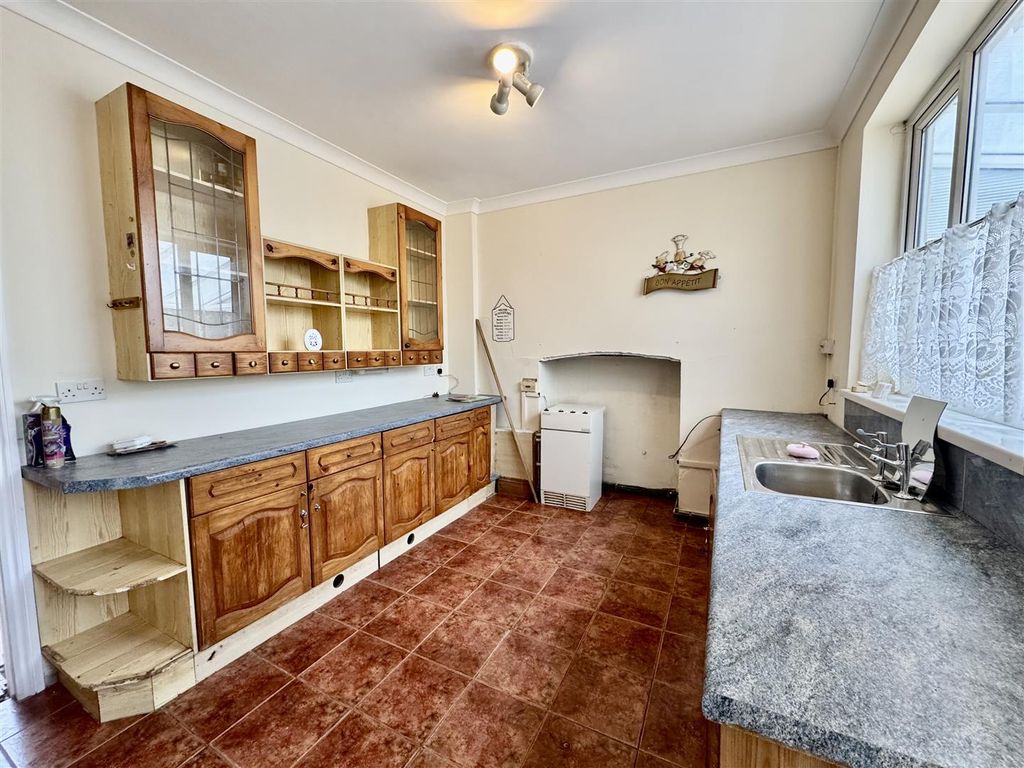 Property photo 3 of 26 Kitchen
