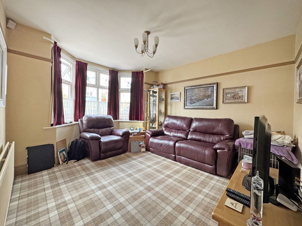 Property photo 2 of 33