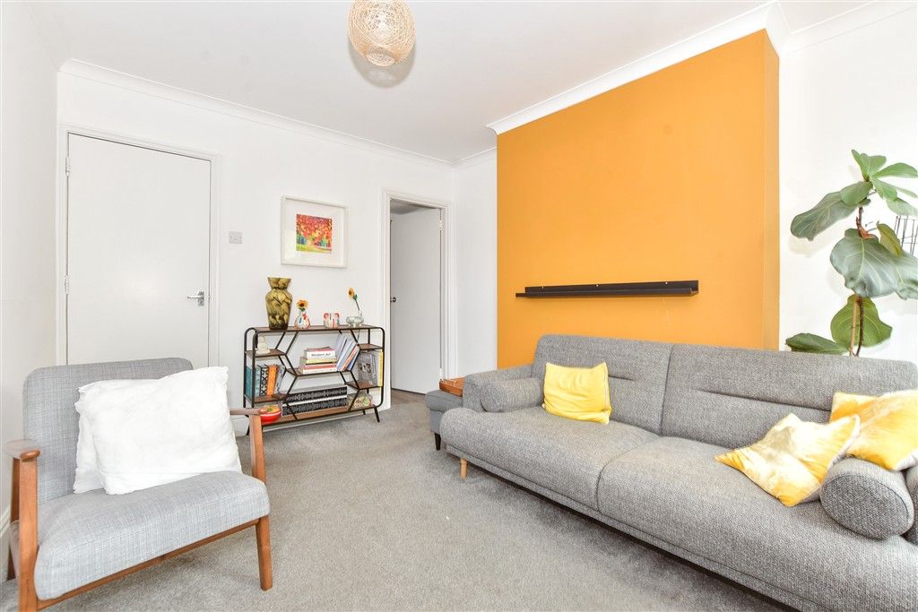 Property photo 2 of 10 Lounge