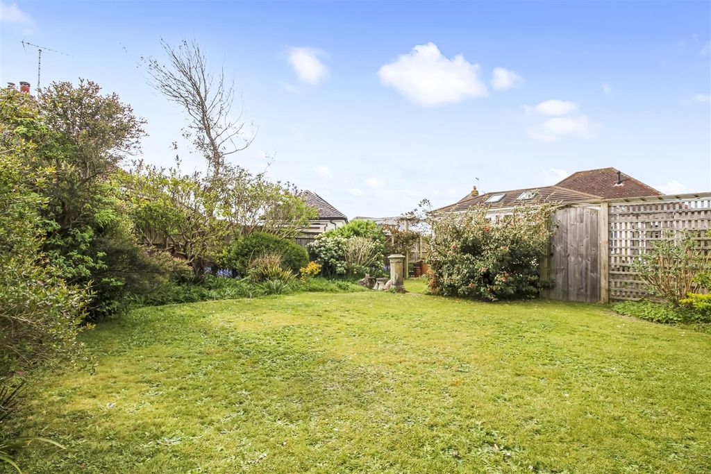 Property photo 2 of 20 30 Upper West Drive-013.Jpg