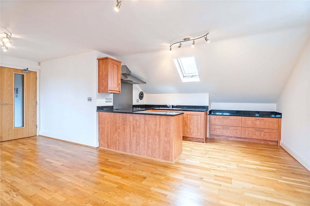 Property photo 2 of 15 Picture No. 30