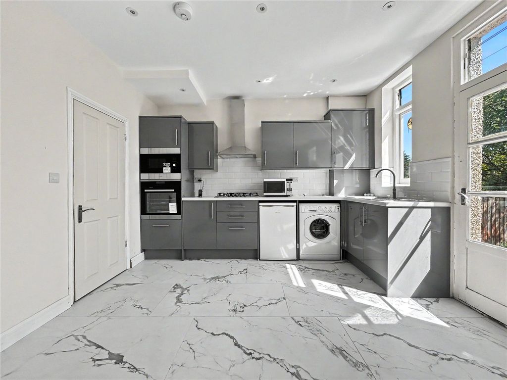 Property photo 3 of 17 Picture No. 14