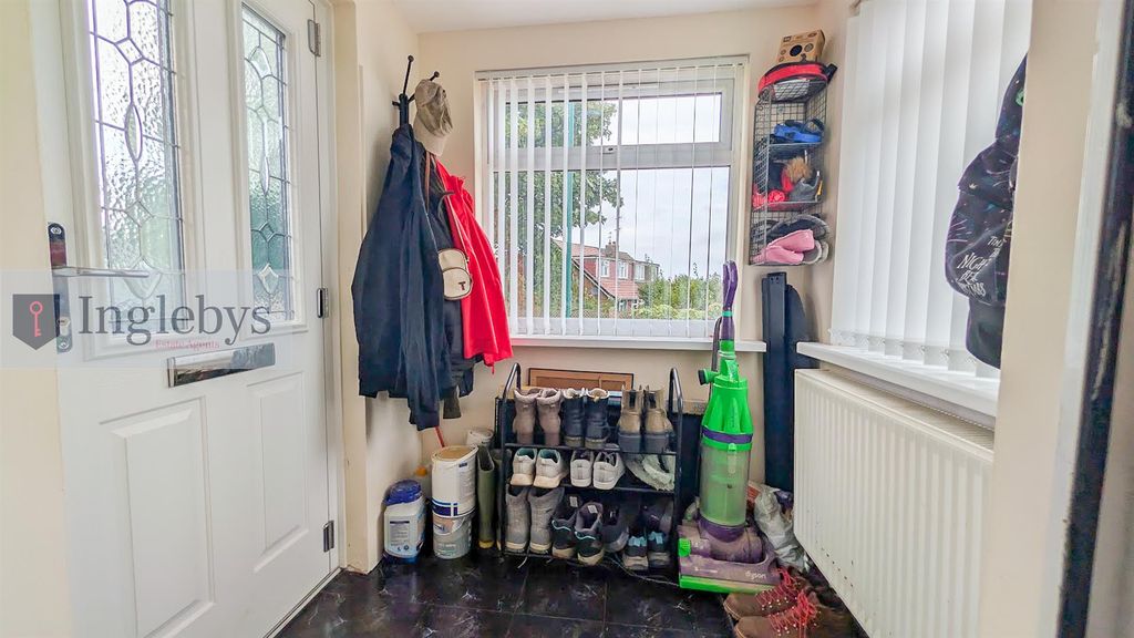Property photo 2 of 34