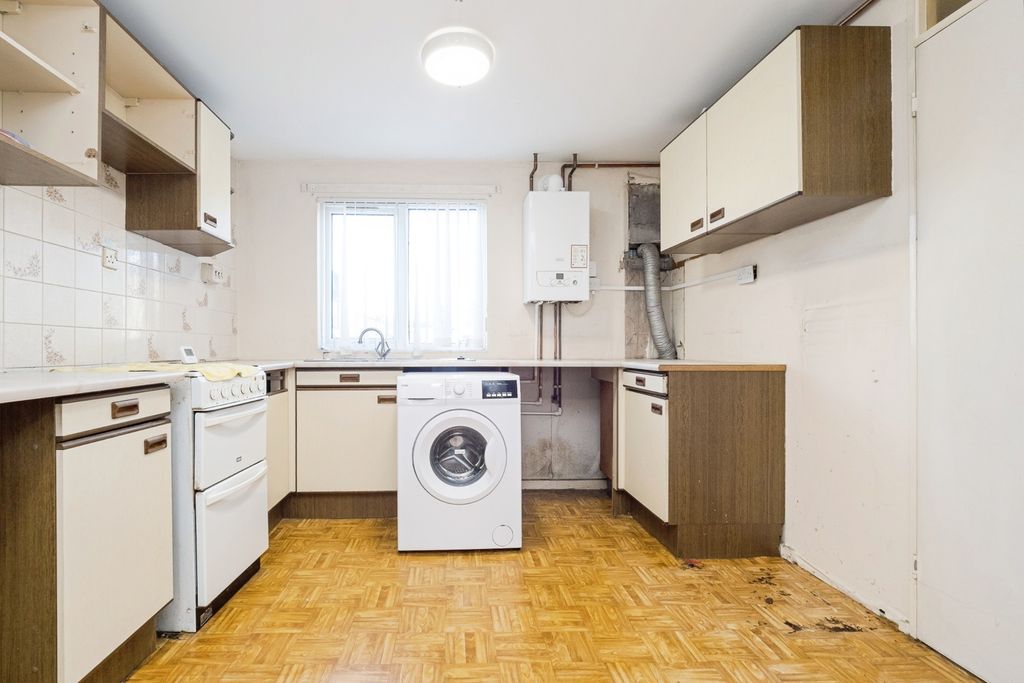 Property photo 2 of 16 Kitchen