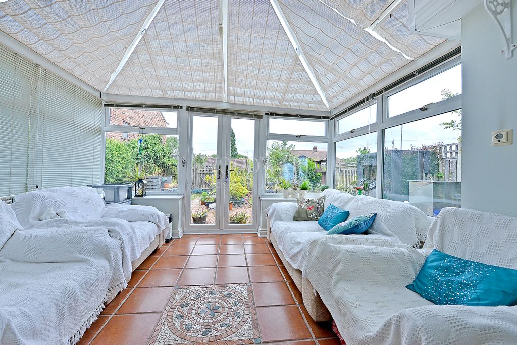 Property photo 3 of 20 Conservatory