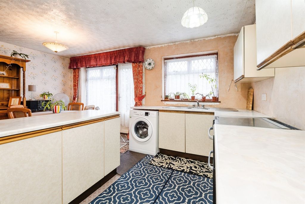 Property photo 3 of 16