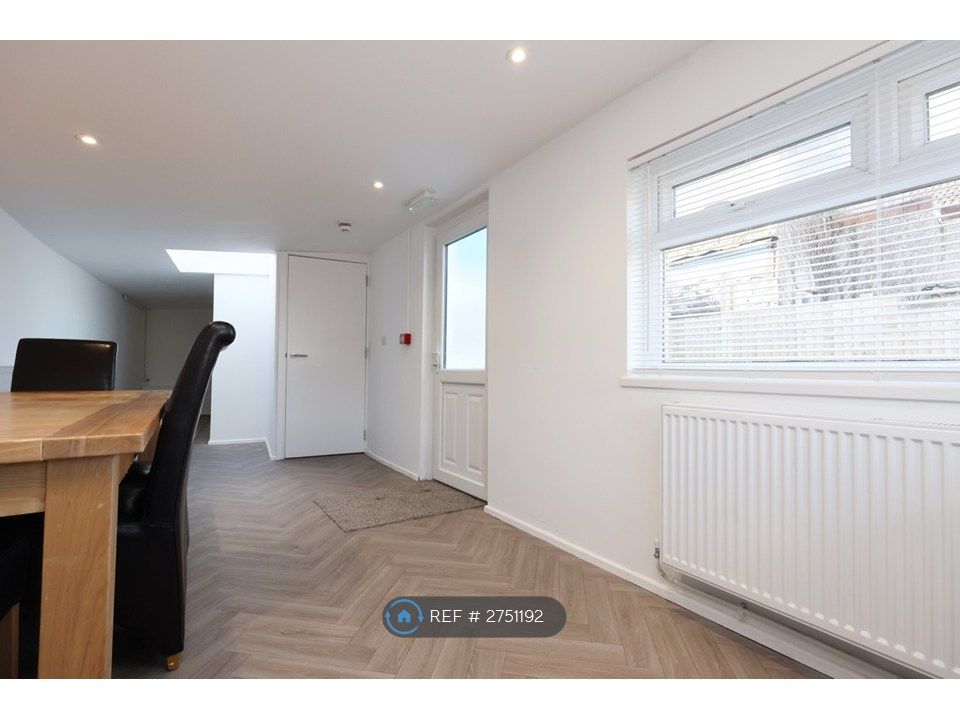 Property photo 3 of 28