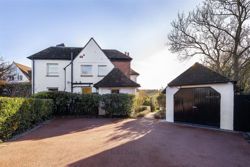 Property photo 3 of 22 Whiteposts, Gorse Hill, Da4 0Ju 001.Jpg