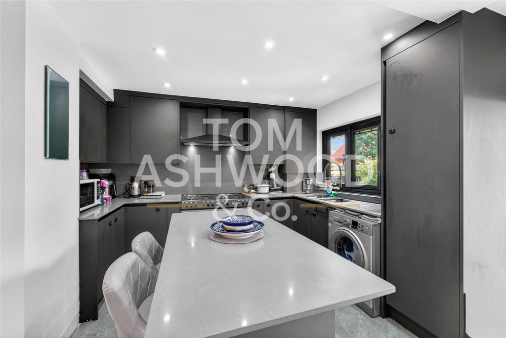 Property photo 3 of 18 Picture No. 04