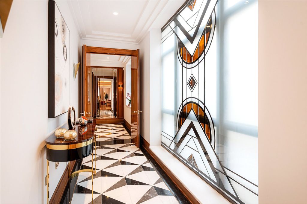 Property photo 3 of 10 Hallway
